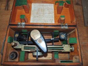 lot 320 image: Shademaster U.S. Nav y Bush MarkII mod#3900 year 1942 built in box