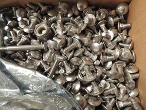 lot 329 image: Carriage bolts 14-20x12 round 4 boxes