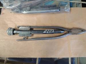 lot 332 image: 8 piece Specialty Plyers wire cutters M5