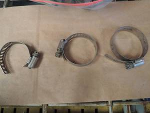 lot 338 image: Bag of over 20 various size hose clamps