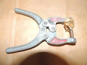 lot 340 image: small size welding clamps over 20 pieces in bag
