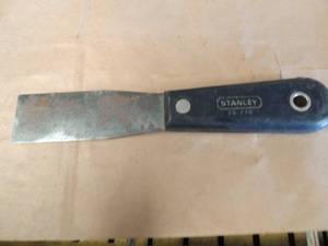 lot 364 image: 10 plus putty knives