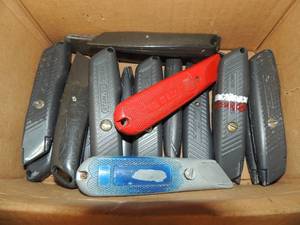 lot 367 image: Box of exacto knives