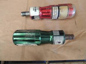 lot 377 image: 2 calibration torque leaders one red one green