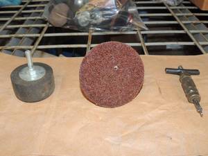 lot 457 image: Bear sanding disc and rubber wheels