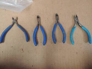 lot 479 image: 3 pair of blue wire cutters