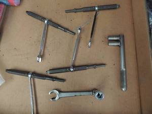 lot 486 image: Wrenches with added cheaters 1516 x 2 and 58 x 4