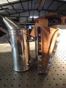 lot 532 image: Bee smoker great condition