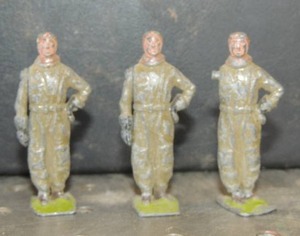 lot 538 image: 17  VINTAGE  ARMY, NAVY, INDIAN, CALVERY , BULL  PLUS  2.5 tall  MOST ARE  ENGLAND POSSIBLY PEWTER, Hot wheels army tank 3.5 x 1