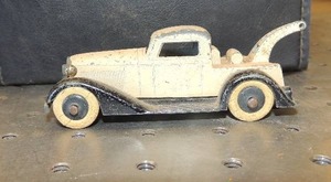 lot 539 image: VINTAGE TOOTSIE TOY CAR  COUPE 4x1.5