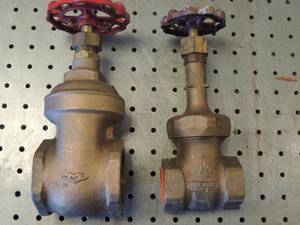 lot 547 image: 11 Crane shut off valves 1.25   & 2  brass 1505-300-CWP