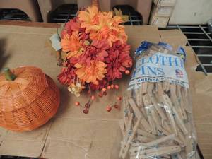 lot 568 image: Tub full of fall decore (wreaths, baskets, etc.)