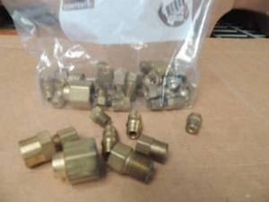 lot 574 image: Brass fittings and connectors