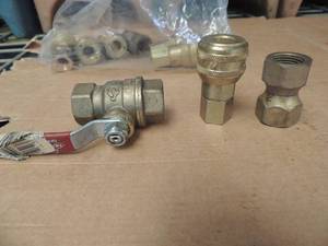 lot 581 image: 12 brass connectors
