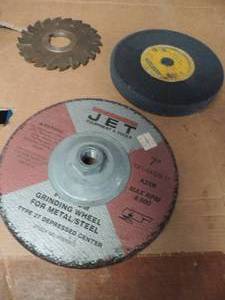 lot 582 image: bag of grinding wheels