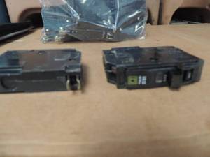 lot 586 image: breaker switches 10 AMP qty12