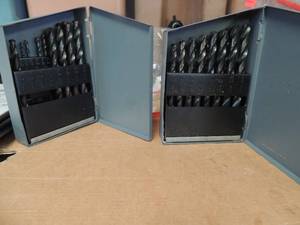 lot 589 image: set of drill bits in holder x2
