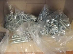 lot 592 image: Box of various sizes oval tip screws