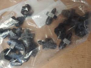 lot 595 image: Electric connectors in bag