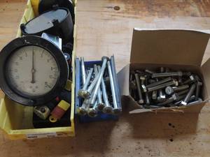 lot 600 image: U.S. gauges   small and large spacer bolts 1.5bolts