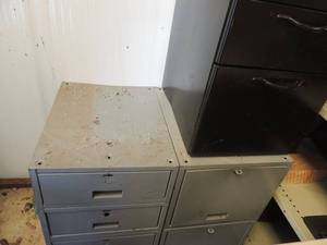 lot 633 image: Grey metal filing cabinet 4drawers 27x16x20 and black metal filing cabinet 3 drawers 24x15x19