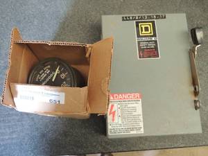 lot 651 image: MS-39021-1 SW 503-A speed ometer square D-general duty safety switch box