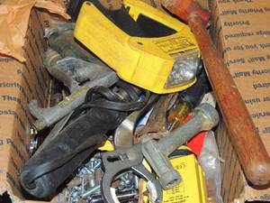 lot 654 image: Box of assorted shop tools