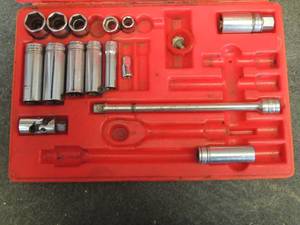 lot 656 image: Red snap on box with sockets and extender