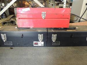 lot 664 image: 3 metal tool boxes 2 black 1 red