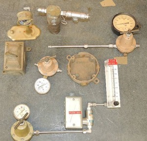 lot 673 image: Bronze brushed speed meter flow meter lpm airchem tech equipment air flow shut off box