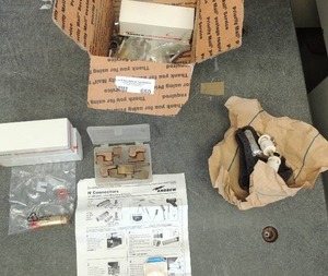 lot 680 image: 2 N. femaleconnectors X0318 1 N male connectors 21487 sockets