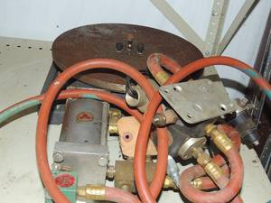 lot 690 image: Oil valve stem with hoses 1 piece unknown