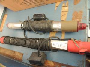 lot 705 image: 2 electric floresent work lights 118 volts
