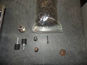lot 722 image: Threaded drill bits , star screws and black rollars