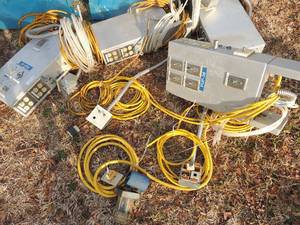 lot 739 image: 4  WALL UNITS THAT HAVE Compressed Air & VACUUM CONNECTORS, ELECTRICAL OUTLETS