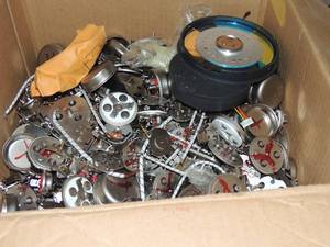 lot 811 image: Electric components with red Xs