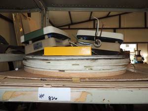 lot 826 image: Roll of white foal circles deWalt orbit sander pads 2 FSI 6 amps model 675T