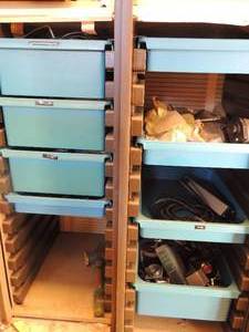 lot 840 image: 2 shelving units 4 drawers on each 45x18x26 all contents lots of assorted components