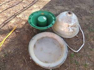 lot 875 image: Metal outdoor lighting with 3 face covering