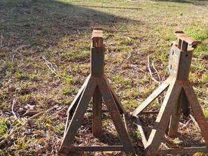 lot 887 image: 2 Ausco garage stands model #5-41605