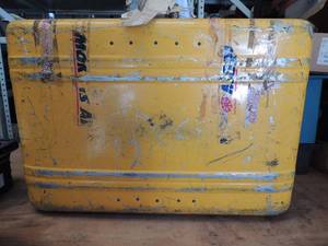 lot 888 image: Yellow Metal suitcase 26x9 empty