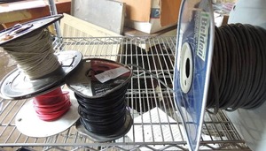 lot 24 image: Beldon 248WG audio wire cable 1 used roll    22 gauge wire-red wire, black wire    roll of twine
