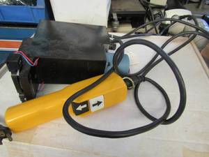 lot 699 image: Lyft control superior electric model BM131411   white box safety air tight dry bags 8 X 16