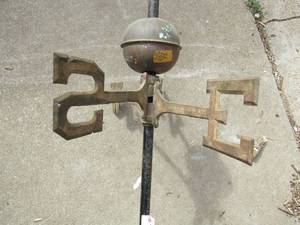 lot 844 image: N,W,S,E compass on stand 81x17