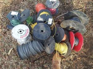 lot 735 image: 15 small rolls of green, yellow and red copper wire cable wire