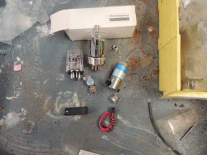 lot 950 image: 6146 W electrical tubes 8-120 vac electrical devices and fuses bag parker value K3PX002