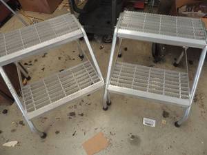 lot 958 image: 2 sets of aluminum 2 stair steps