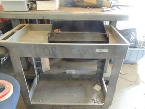 lot 961 image: Gray workshop cart    small metal black shelving piece