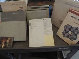 lot 964 image: HP project books on electrical components