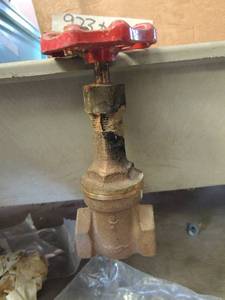 lot 969 image: 34 Milwaukee GATE VALVE 125 lbs  QTY 6